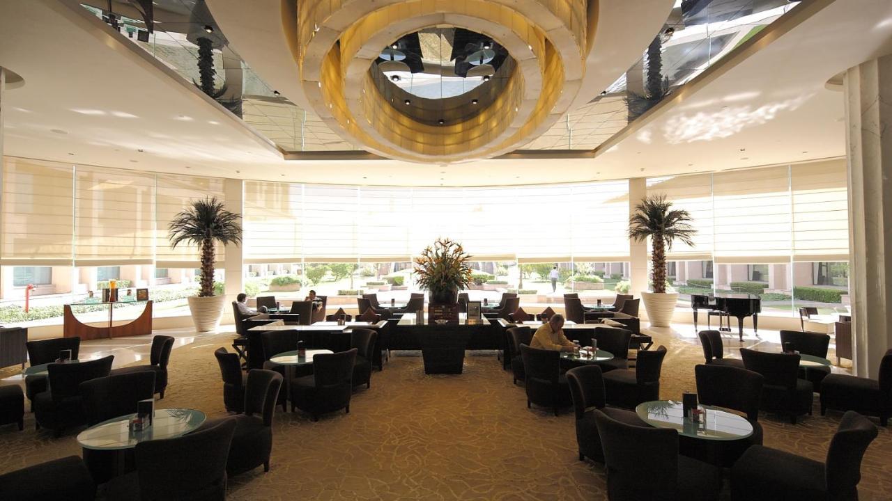 The Grand New Delhi Hotel Buitenkant foto