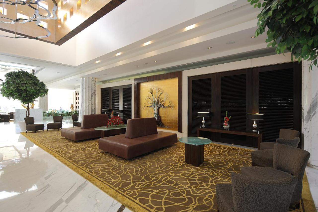 The Grand New Delhi Hotel Buitenkant foto