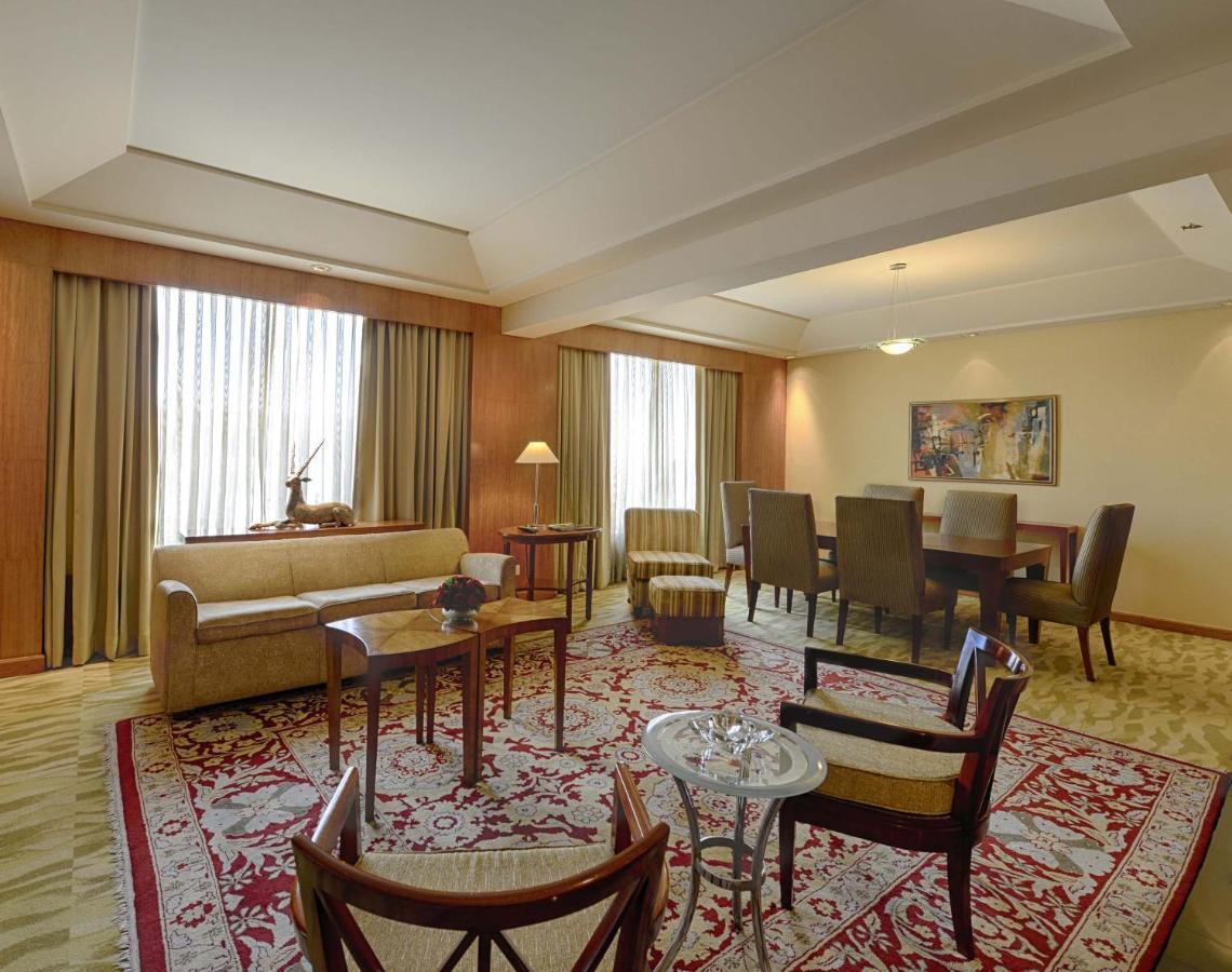 The Grand New Delhi Hotel Buitenkant foto