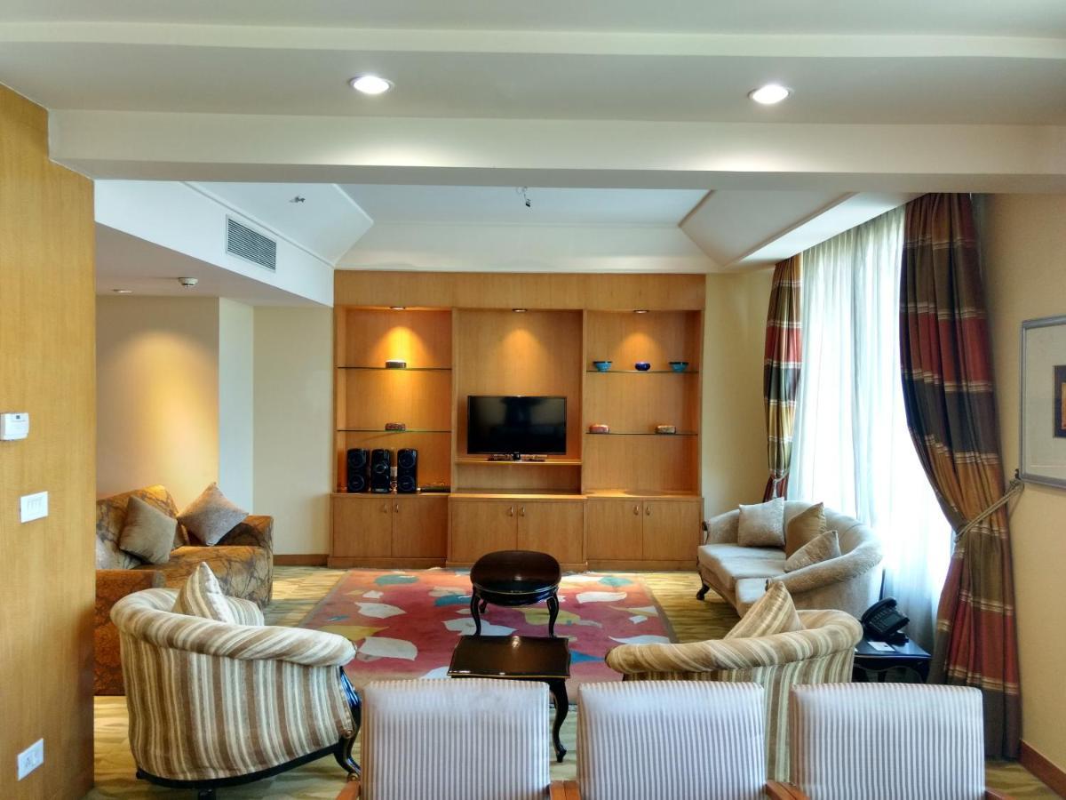 The Grand New Delhi Hotel Buitenkant foto