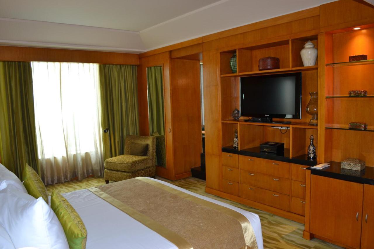The Grand New Delhi Hotel Buitenkant foto