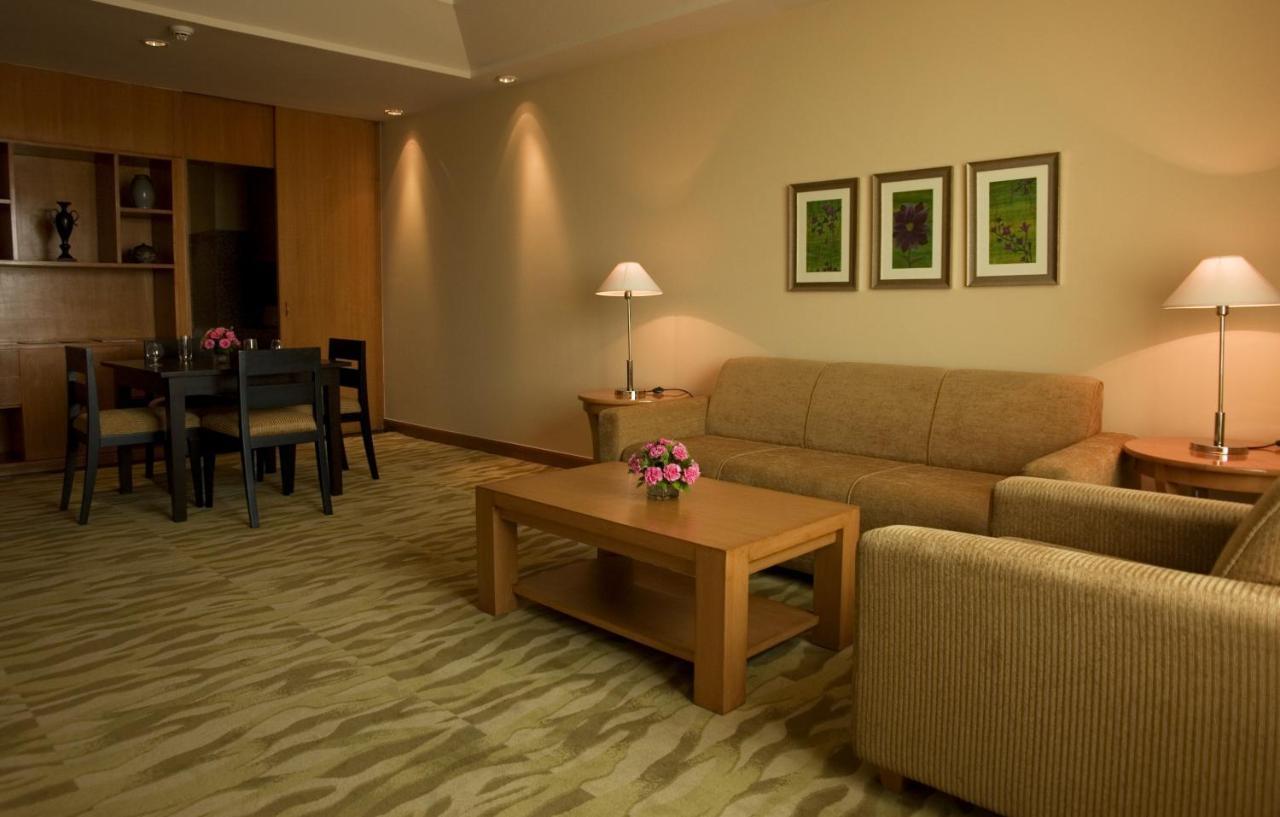 The Grand New Delhi Hotel Buitenkant foto