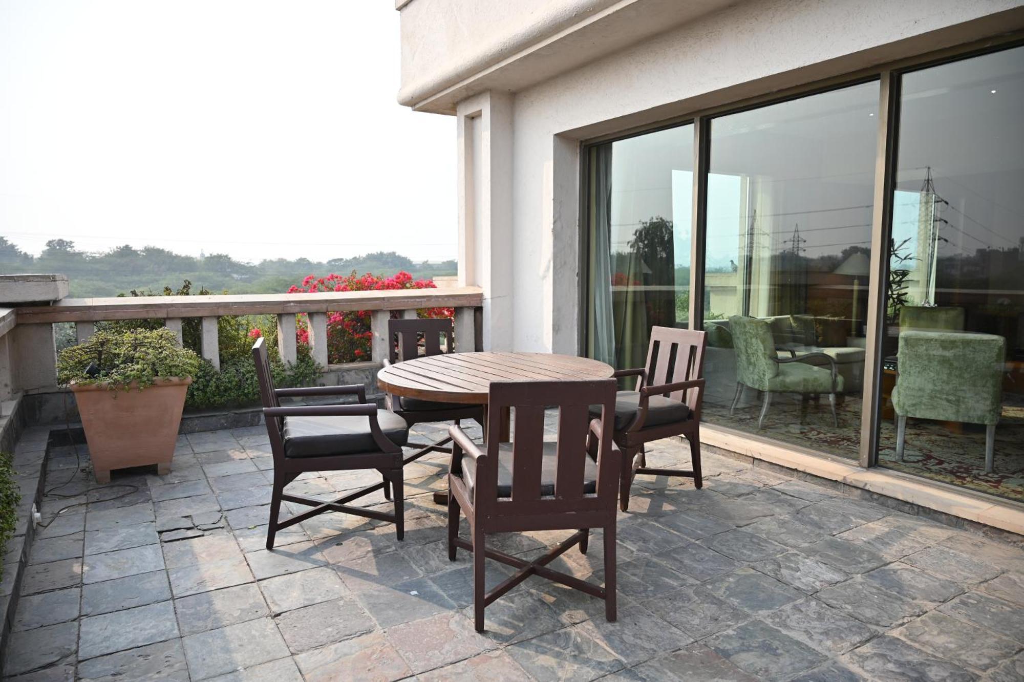 The Grand New Delhi Hotel Buitenkant foto