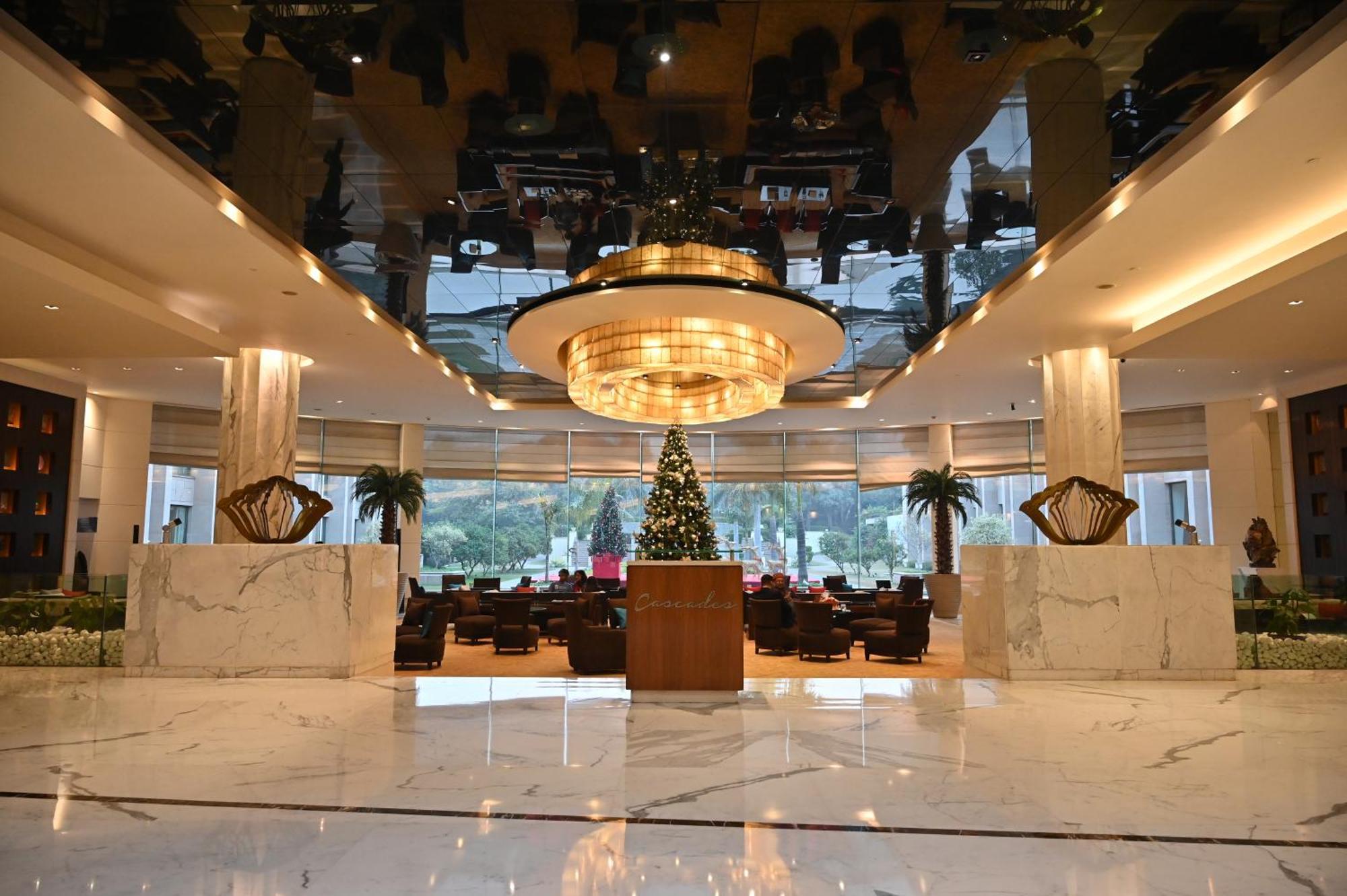 The Grand New Delhi Hotel Buitenkant foto