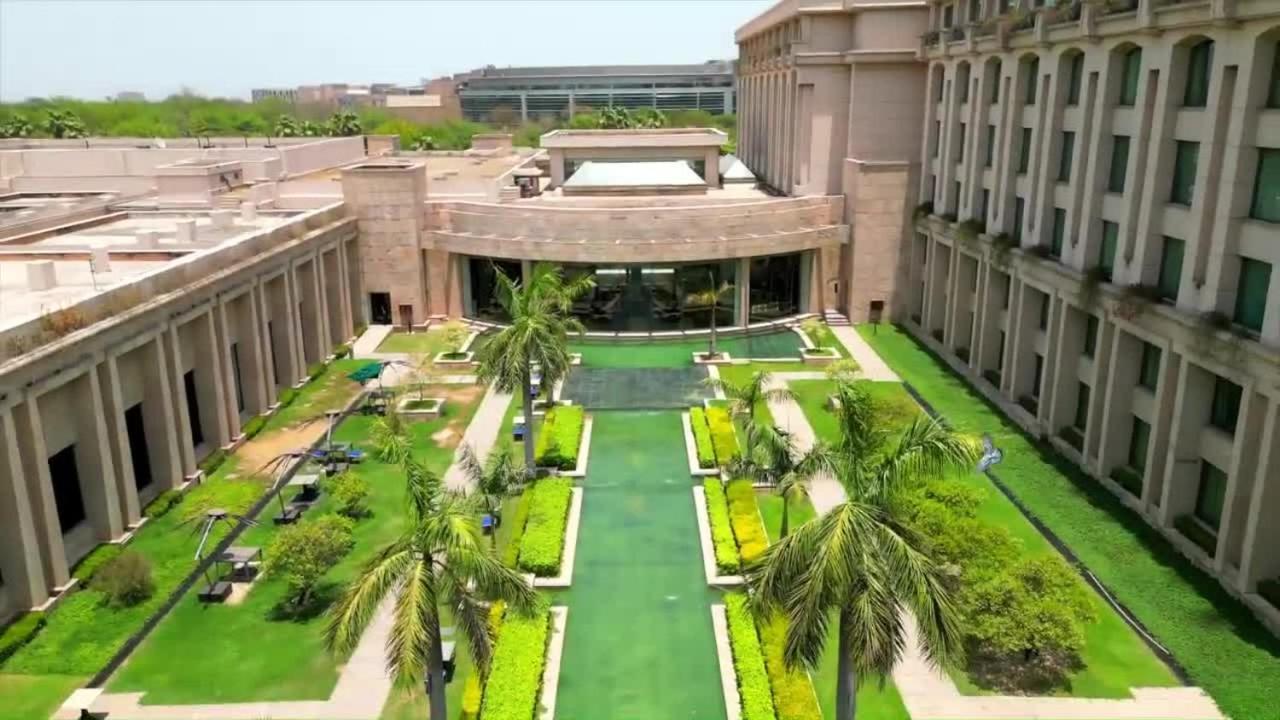 The Grand New Delhi Hotel Buitenkant foto